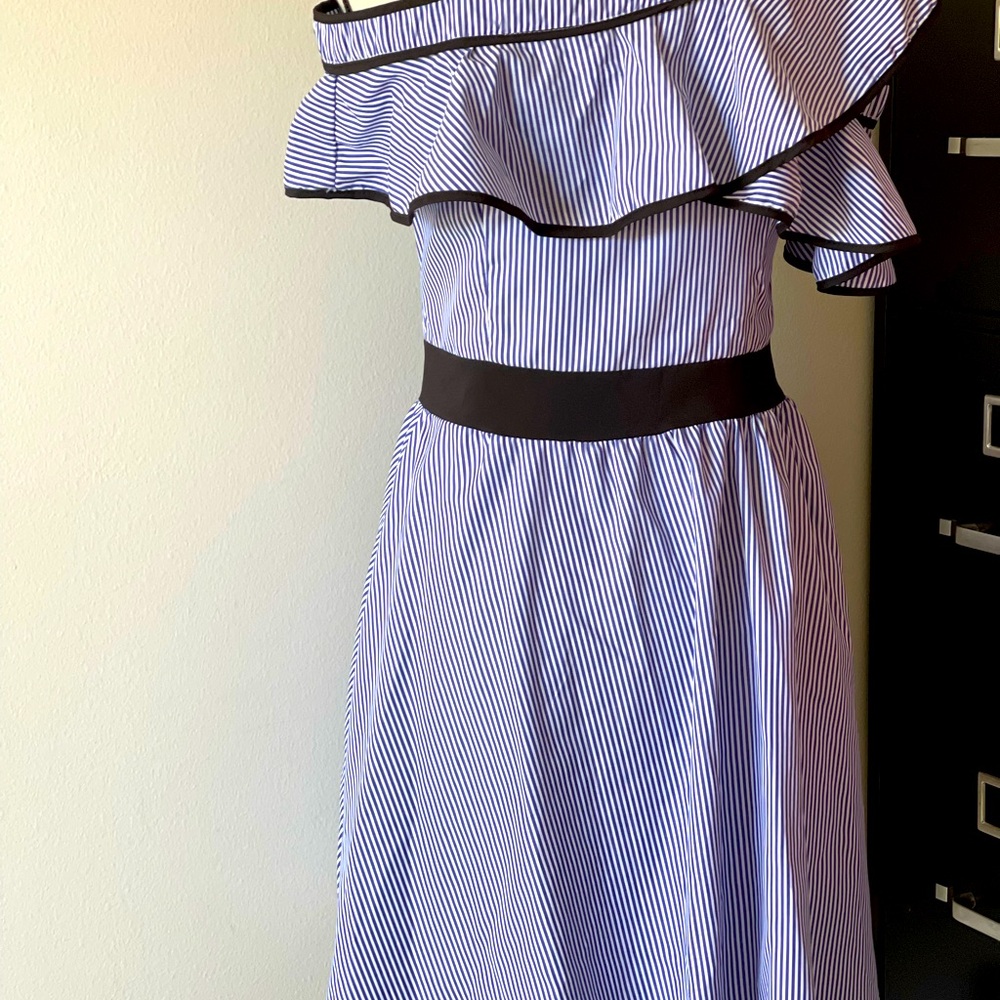 Brand new dress very pretty one side off should